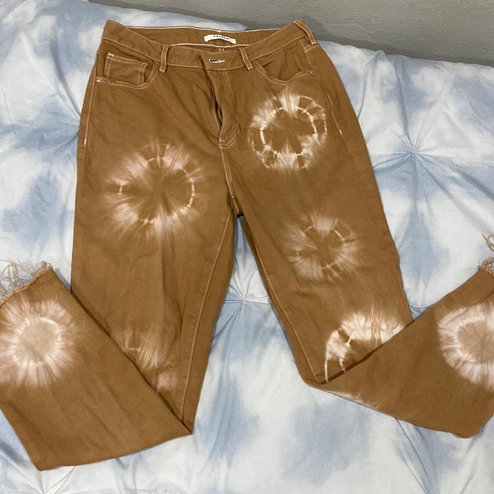 Brown Pacsun Jeans with tan designs (MOM JEANS)